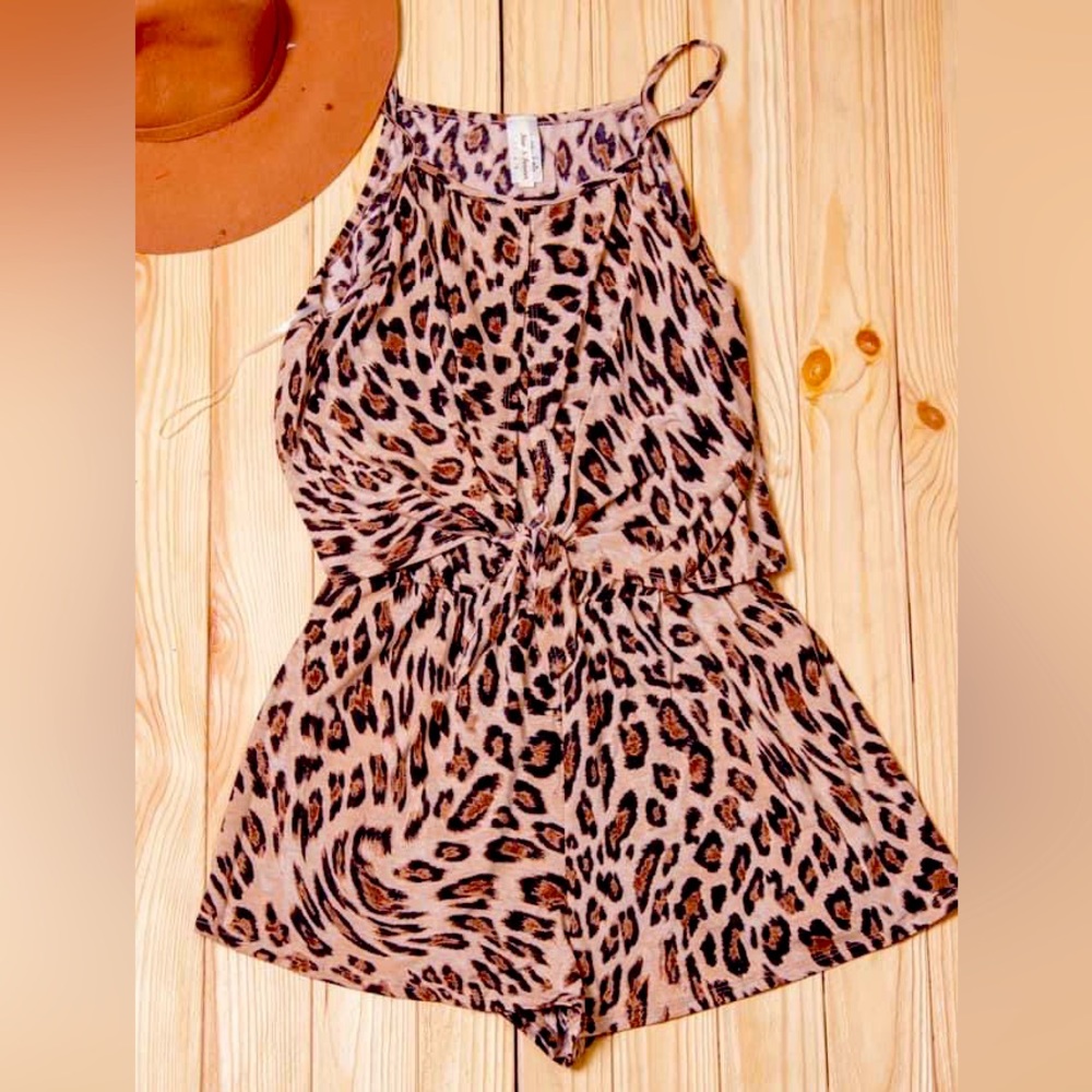 NWT Short Pants Jumpsuit Curvy Brown color 2XL Animal Print 🚨Last call on price